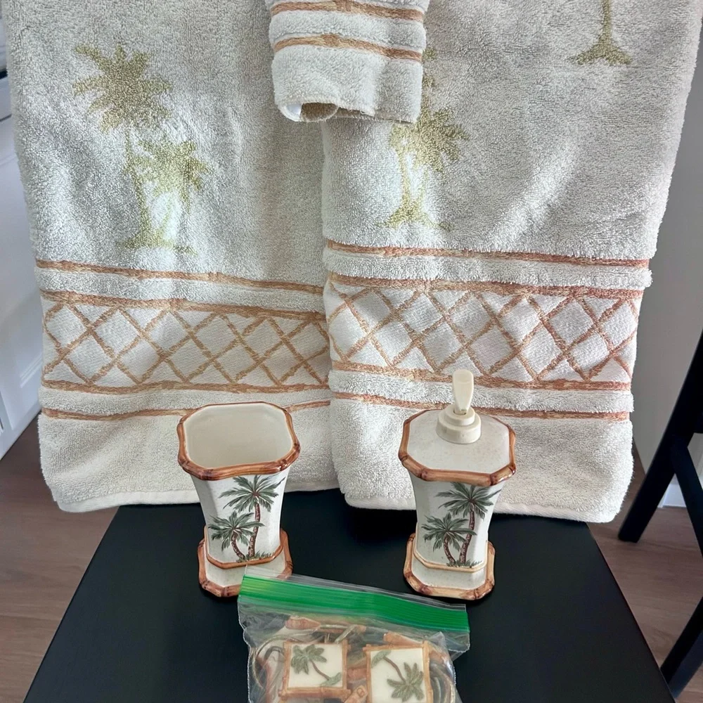 Palm Tree Bath Decor Set